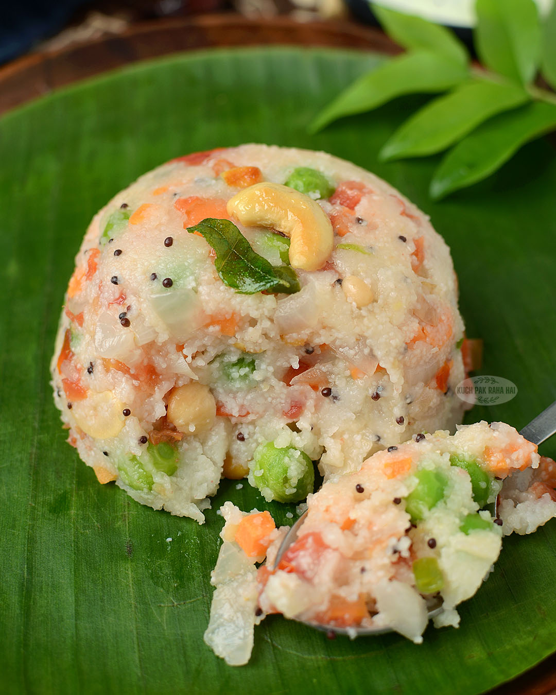 Soft texture of rawa upma.