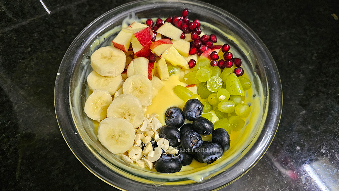 Adding mixed fruits to chilled custard.