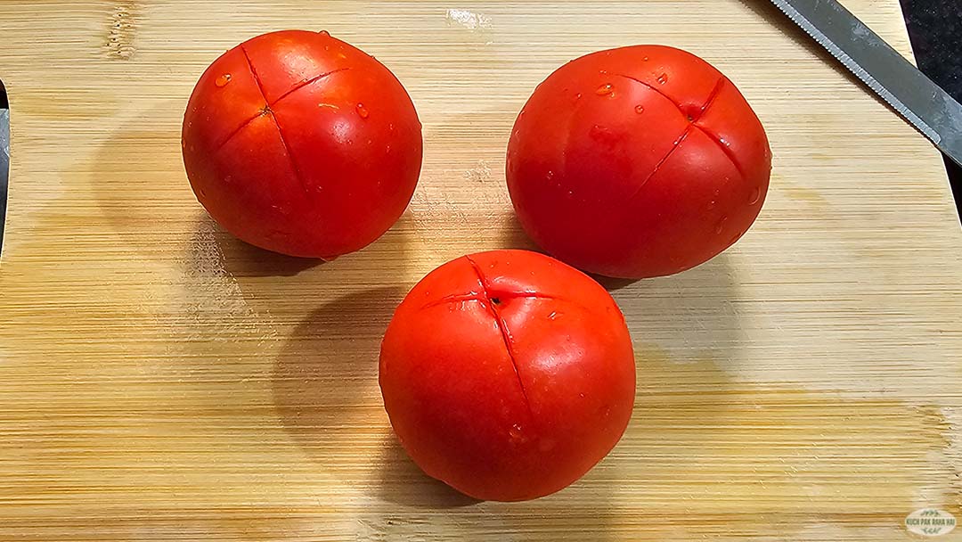 Making cuts on tomatoes.