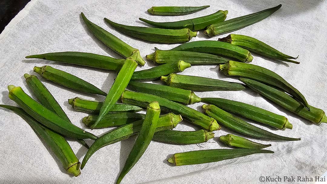 Washed okra drying on kitchen cloth.