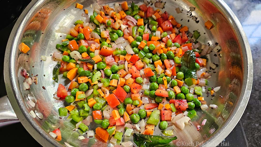 Cooking tomatoes with other vegetables.