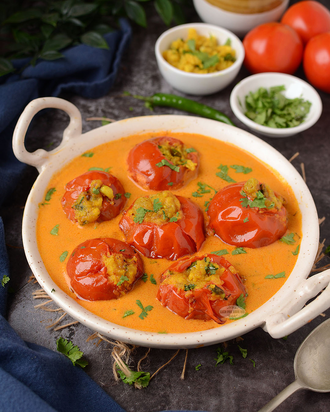 Stuffed tomatoes with potatoes.